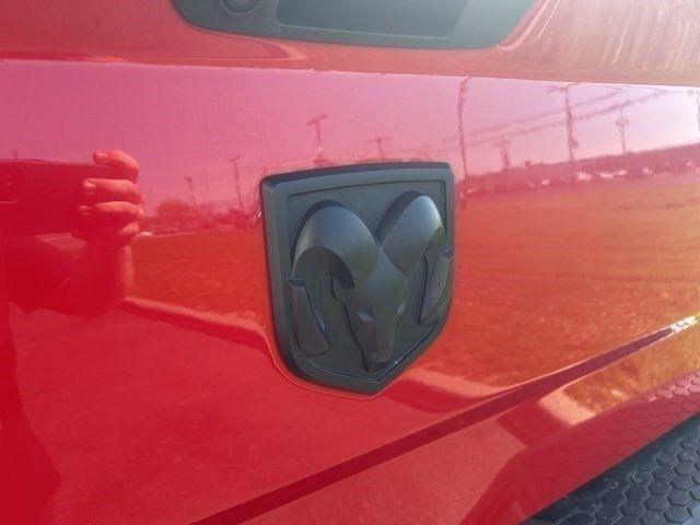 RAM 1500 Classic Tradesman Crew Cab SWB 4WD 2022