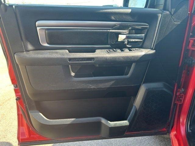 RAM 1500 Classic Tradesman Crew Cab SWB 4WD 2022