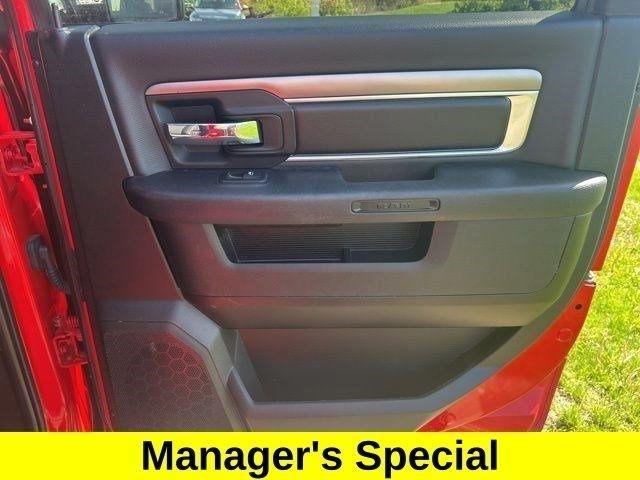 RAM 1500 Classic Tradesman Crew Cab SWB 4WD 2022
