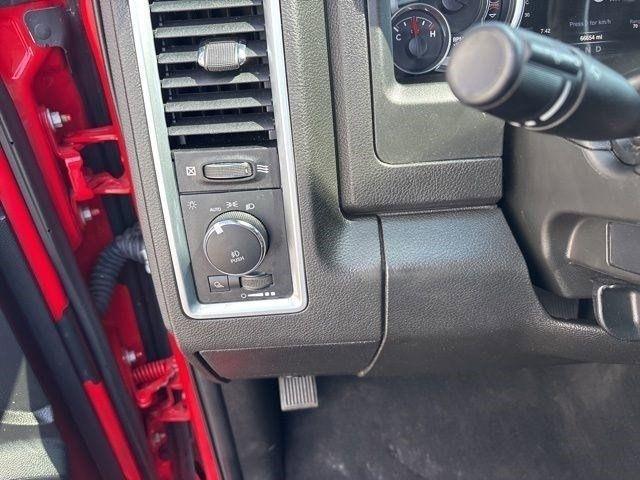 RAM 1500 Classic Tradesman Crew Cab SWB 4WD 2022