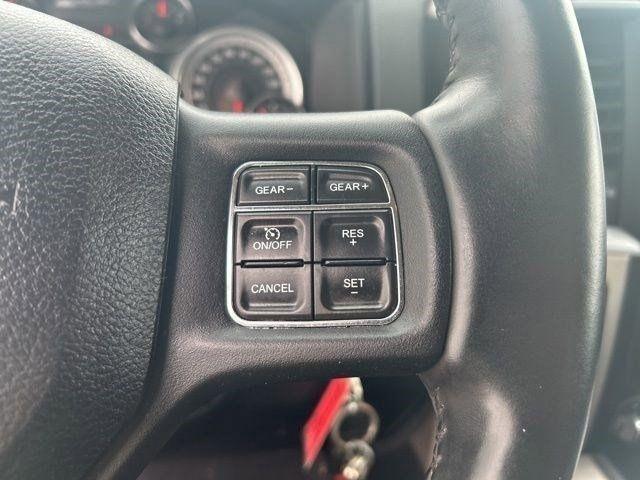 RAM 1500 SLT Quad Cab 4WD 2017