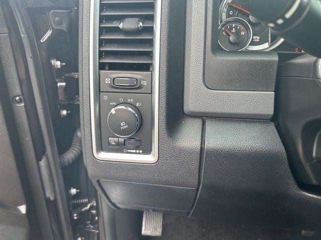 RAM 1500 SLT Quad Cab 4WD 2017