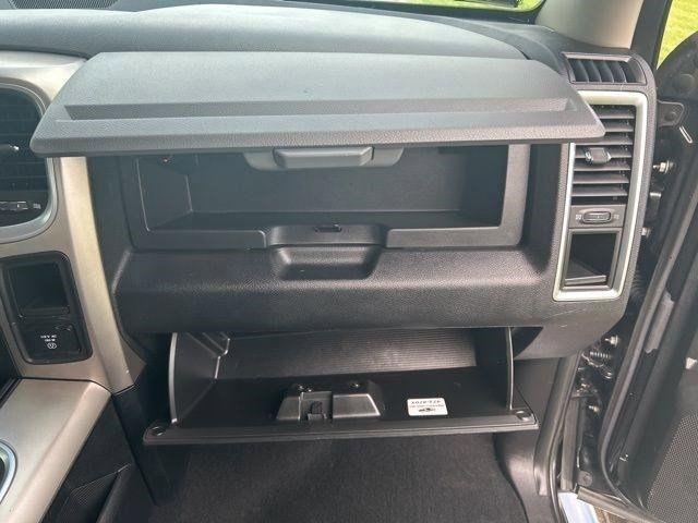 RAM 1500 SLT Quad Cab 4WD 2017