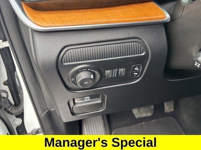 Jeep Grand Wagoneer Series III 4WD 2022