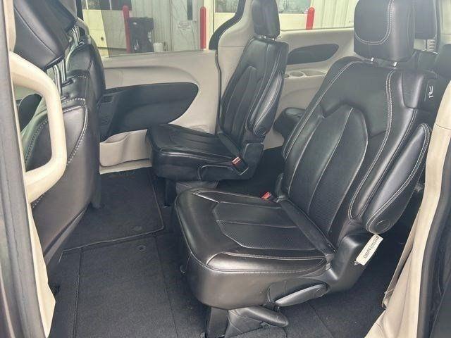 Chrysler Pacifica Touring L 2023
