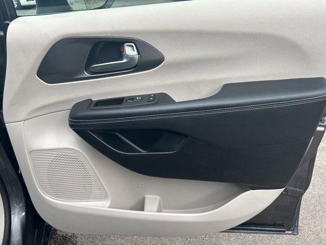Chrysler Pacifica Touring L 2023