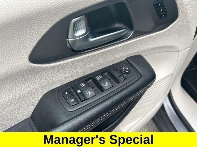 Chrysler Pacifica Touring L 2023