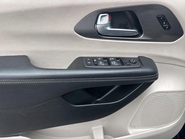 Chrysler Pacifica Touring L 2023