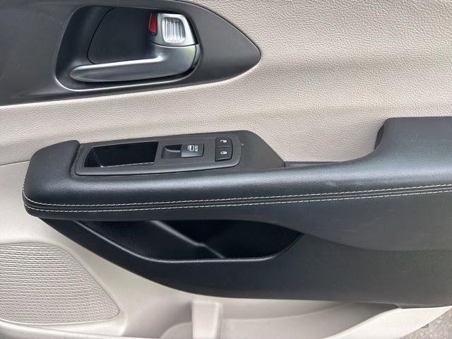 Chrysler Pacifica Touring L 2023