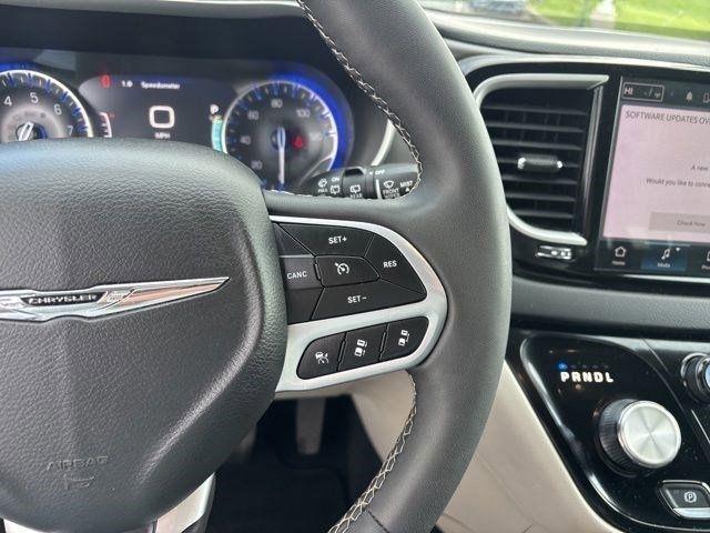 Chrysler Pacifica Touring L 2023