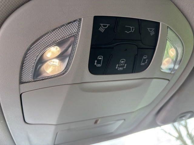 Chrysler Pacifica Touring L 2023