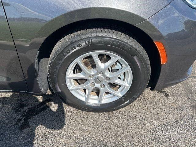 Chrysler Pacifica Touring L 2023