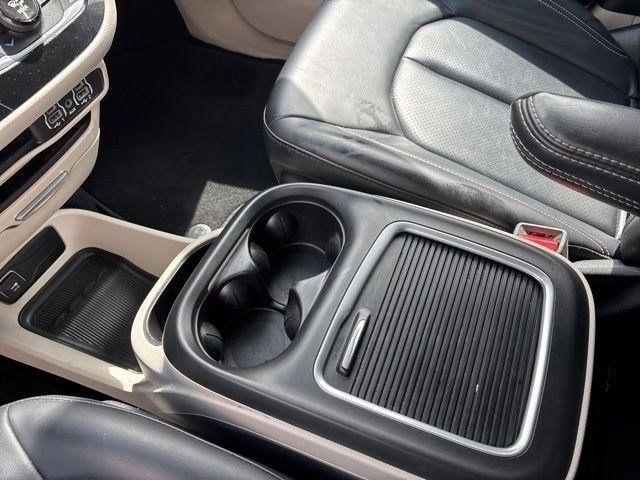 Chrysler Pacifica Touring L 2023