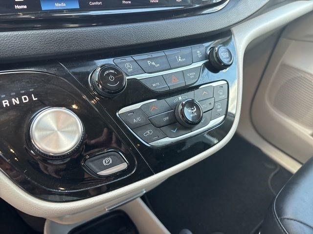 Chrysler Pacifica Touring L 2024