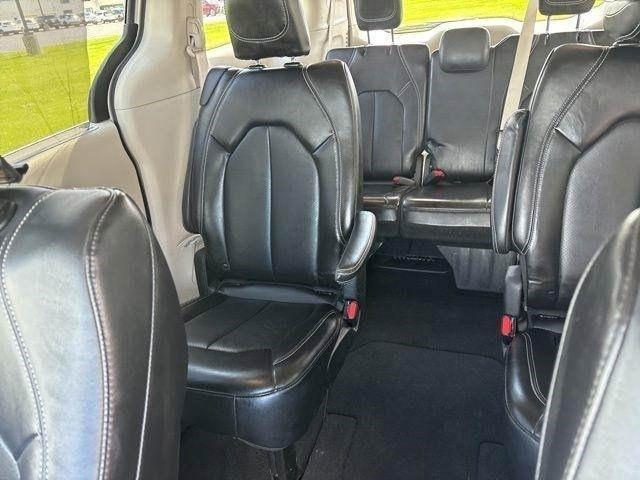 Chrysler Pacifica Touring L 2024