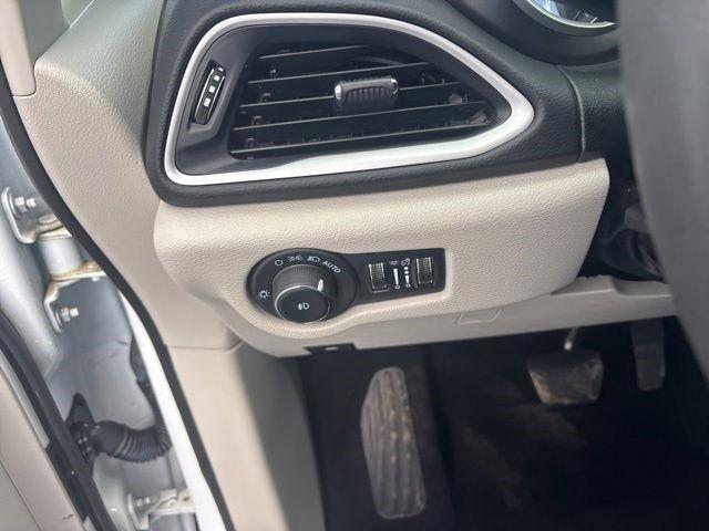 Chrysler Pacifica Touring L 2024