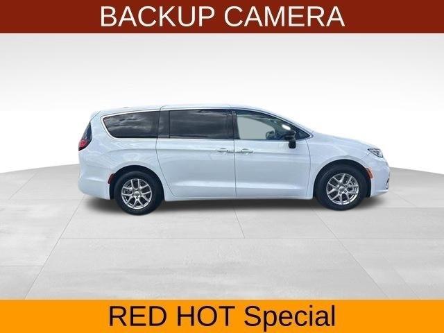 Chrysler Pacifica Touring L 2024