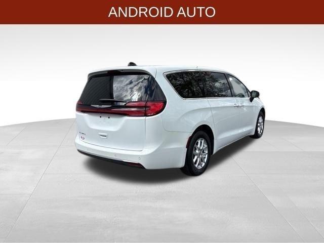 Chrysler Pacifica Touring 2023
