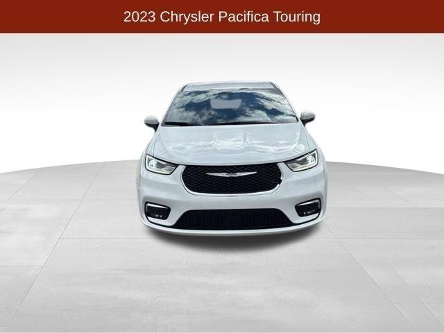 Chrysler Pacifica Touring 2023