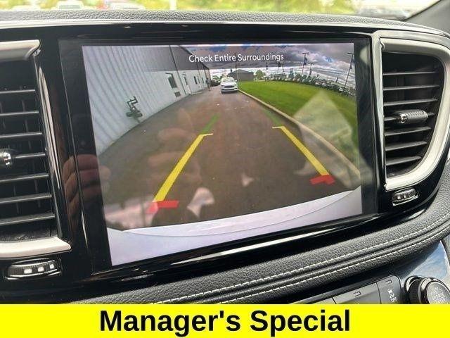 Chrysler Pacifica Touring 2023