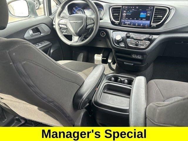 Chrysler Pacifica Touring 2023