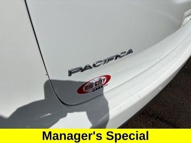 Chrysler Pacifica Touring 2023
