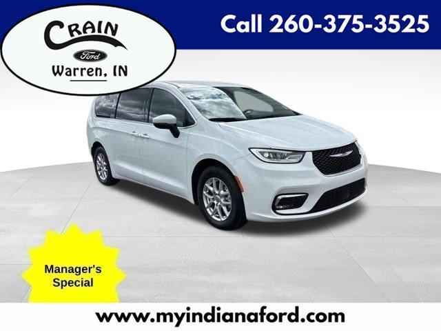 Chrysler Pacifica Touring 2023
