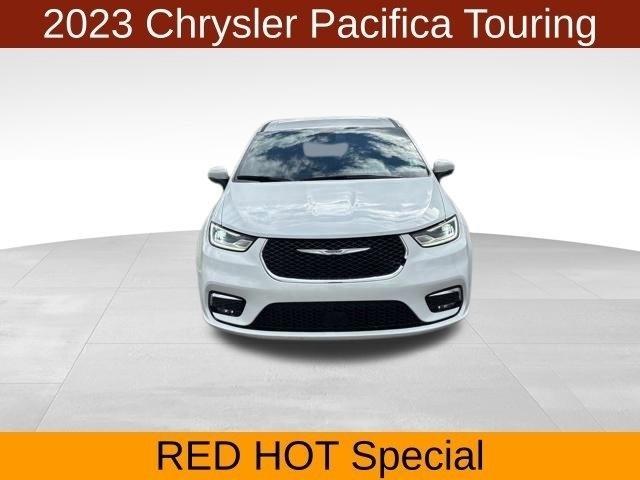 Chrysler Pacifica Touring 2023