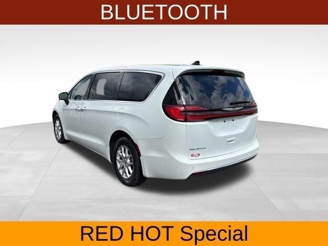 Chrysler Pacifica Touring 2023