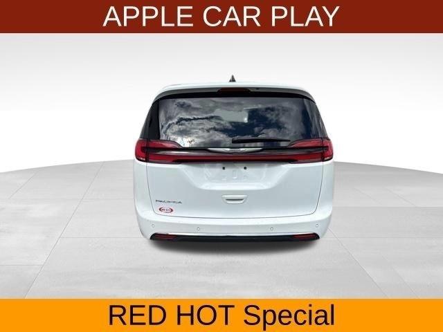 Chrysler Pacifica Touring 2023