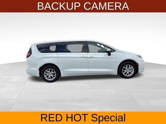 Chrysler Pacifica Touring 2023