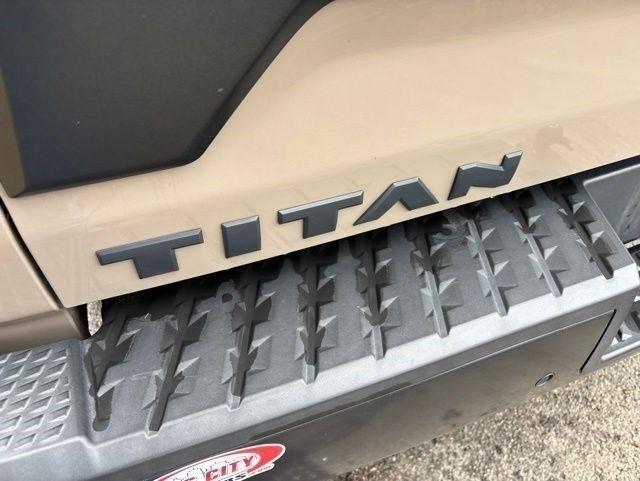Nissan Titan PRO-4X Crew Cab 4WD 2021