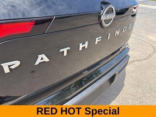 Nissan Pathfinder SV 4WD 2024