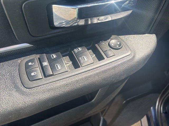 RAM 1500 Classic Tradesman Crew Cab SWB 4WD 2021
