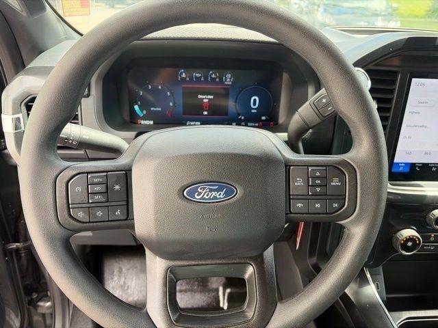 Ford F-150 STX SuperCrew 4WD 2025