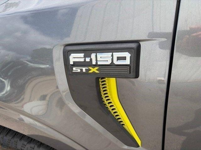 Ford F-150 STX SuperCrew 4WD 2025