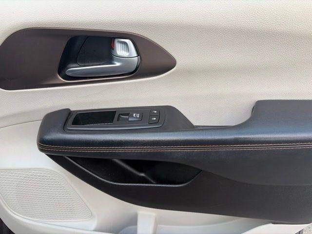 Chrysler Pacifica Touring-L 2017