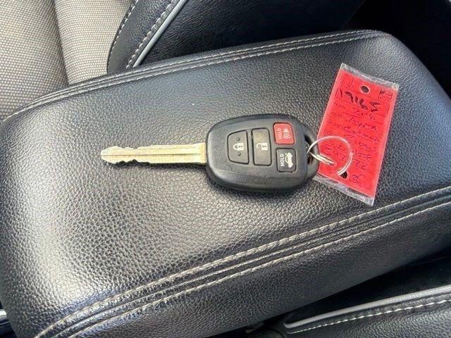 Toyota Corolla S Plus 6MT 2016