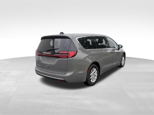 Chrysler Pacifica Touring L 2023