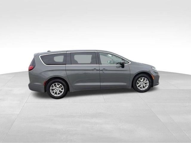 Chrysler Pacifica Touring L 2023