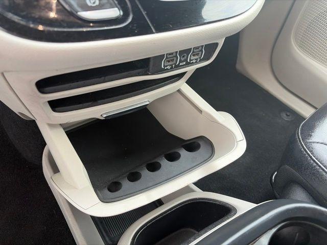Chrysler Pacifica Touring L 2023