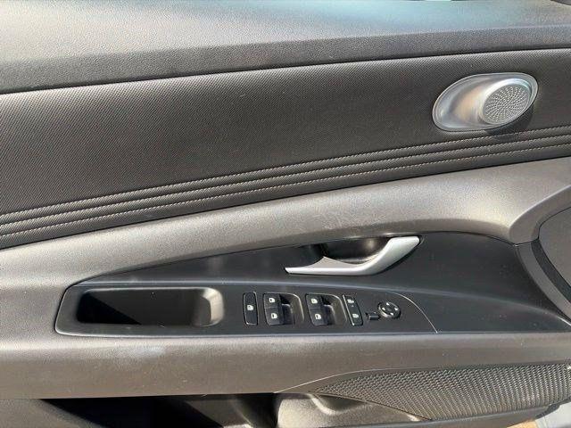 Hyundai Elantra Limited 2024