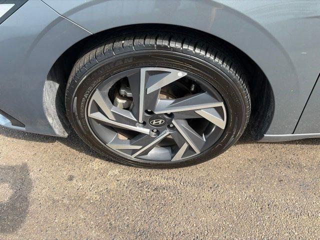 Hyundai Elantra Limited 2024