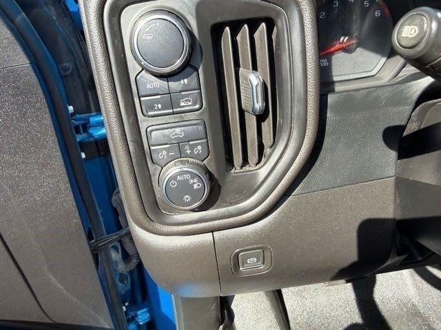Chevrolet Silverado 1500 Custom Crew Cab 4WD 2024