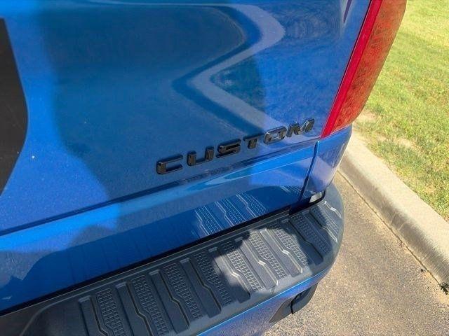 Chevrolet Silverado 1500 Custom Crew Cab 4WD 2024