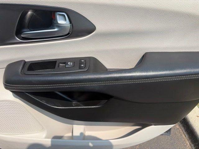 Chrysler Pacifica Touring L 2023