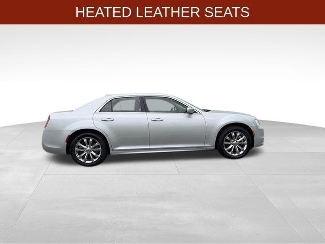 Chrysler 300 Touring AWD 2021