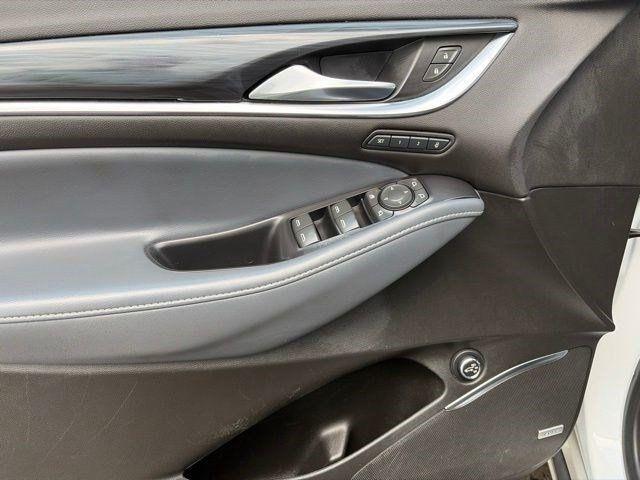 Buick Enclave  2022