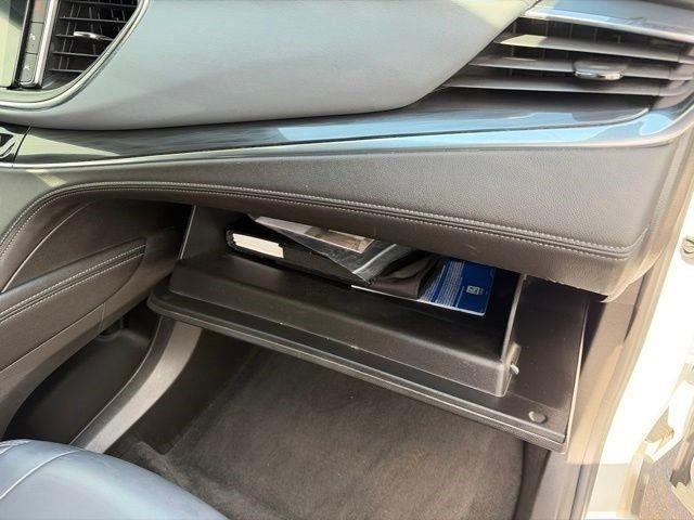 Buick Enclave  2022