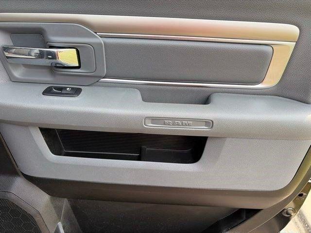 RAM 1500 Classic Tradesman Crew Cab SWB 4WD 2019